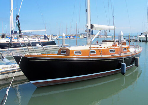 I need a best boat varnisher. Look for best examples of wooden brightwork varnish jobs in the marina